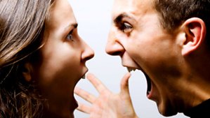 angry_couple_istock_0000154_620x350